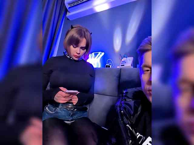 GroteskCouple webcam