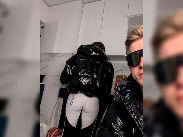 GroteskCouple webcam