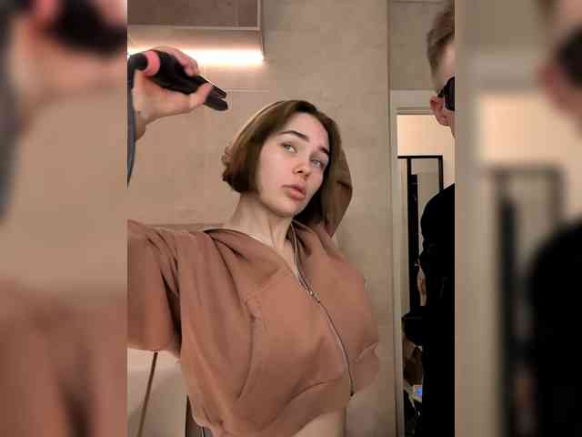 GroteskCouple webcam