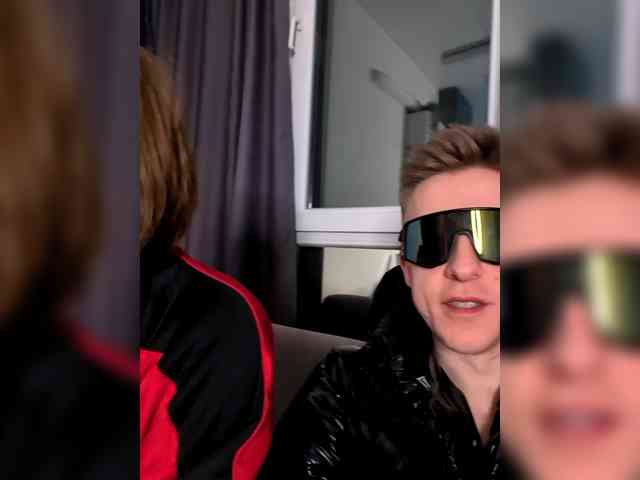 GroteskCouple webcam