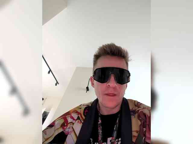 GroteskCouple webcam