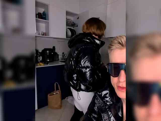 GroteskCouple webcam