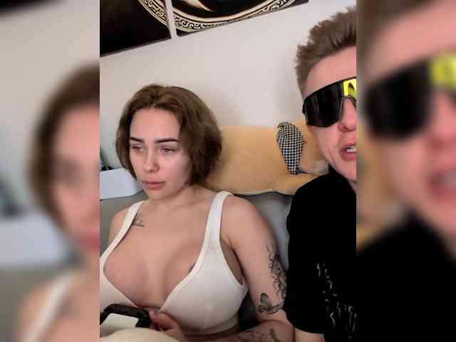 GroteskCouple webcam