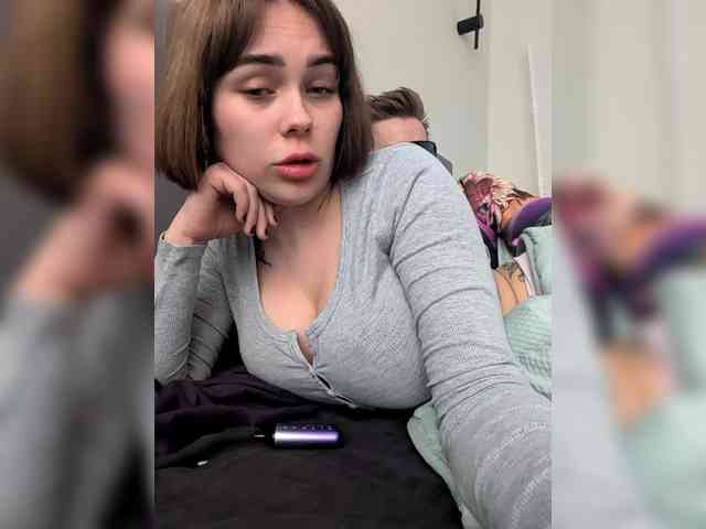 GroteskCouple webcam