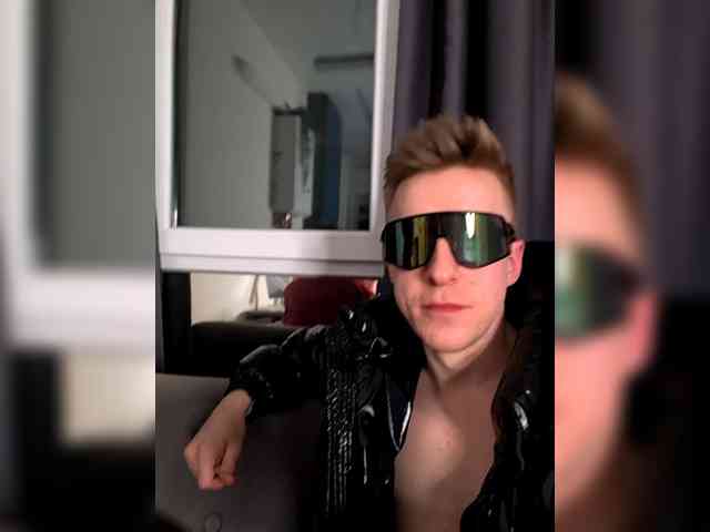 GroteskCouple webcam