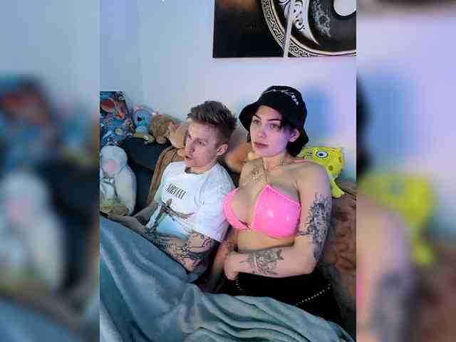 GroteskCouple webcam