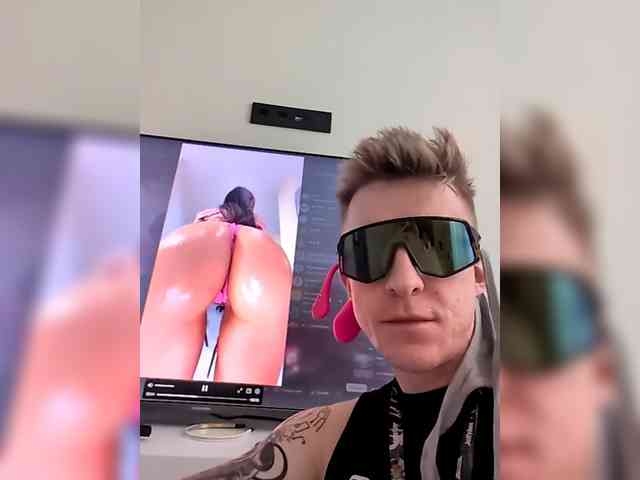 GroteskCouple webcam