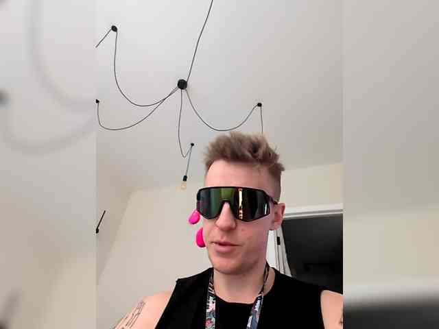 GroteskCouple webcam