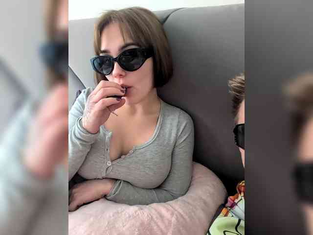 GroteskCouple webcam