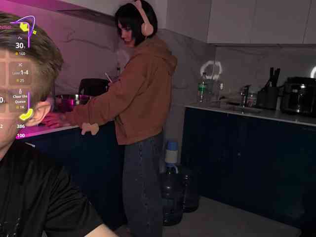 GroteskCouple webcam