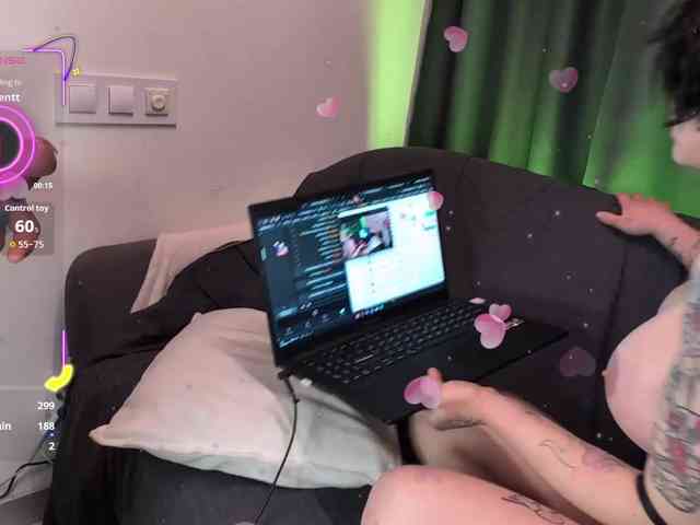 GroteskCouple webcam