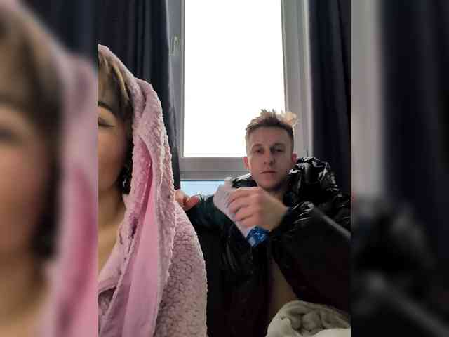 GroteskCouple webcam