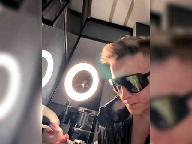 GroteskCouple webcam