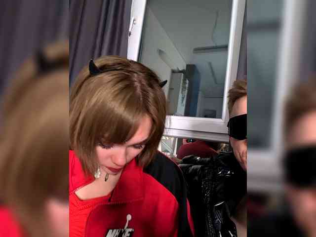 GroteskCouple webcam