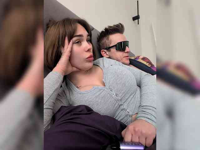 GroteskCouple webcam