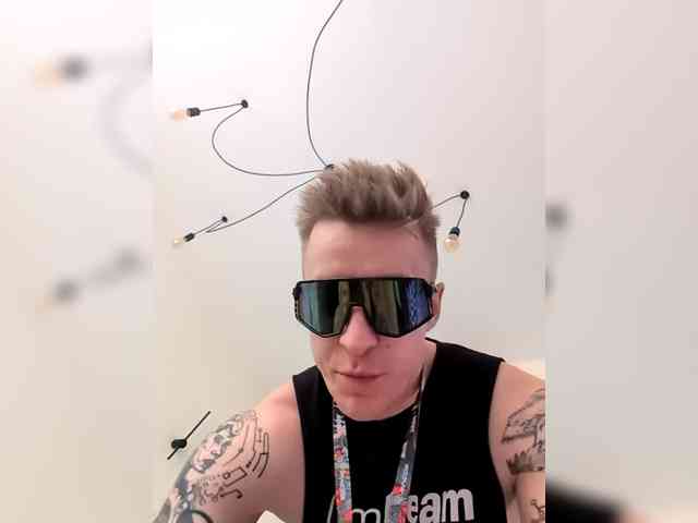 GroteskCouple webcam