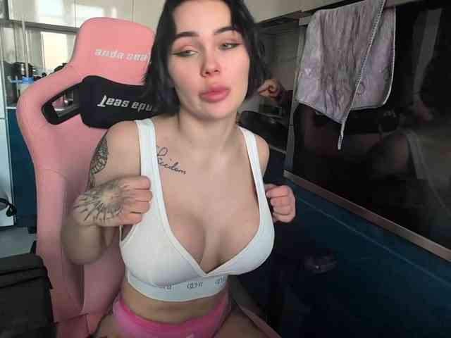 GroteskCouple webcam