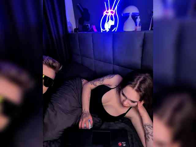 GroteskCouple webcam