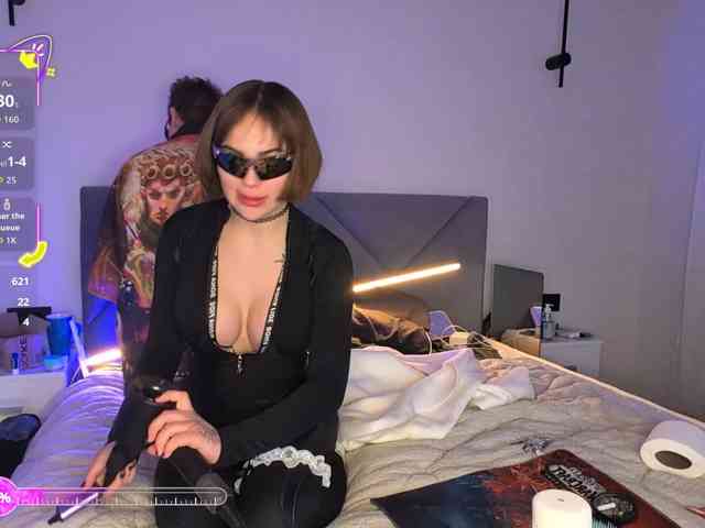 GroteskCouple webcam