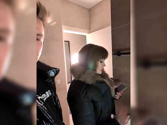 GroteskCouple webcam