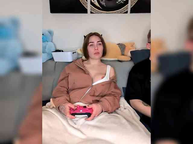 GroteskCouple webcam