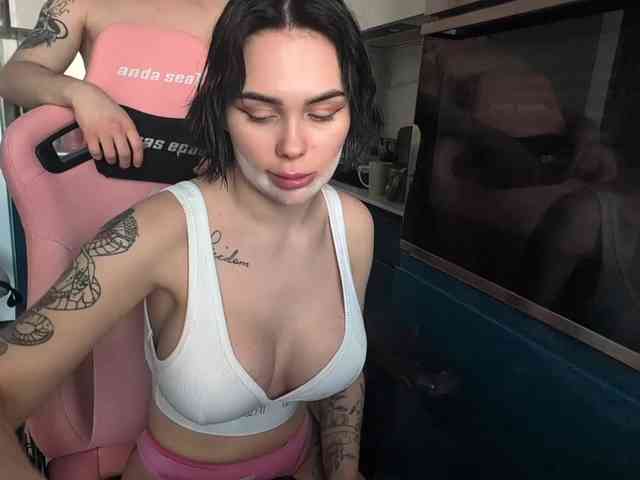 GroteskCouple webcam