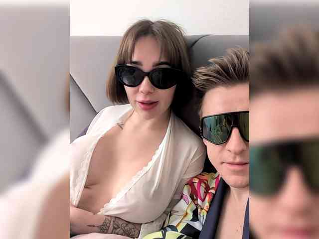 GroteskCouple webcam