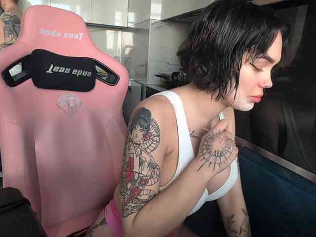 GroteskCouple webcam