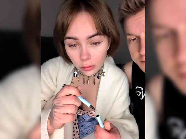 GroteskCouple webcam