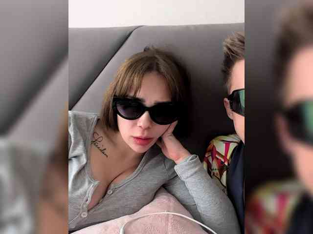 GroteskCouple webcam