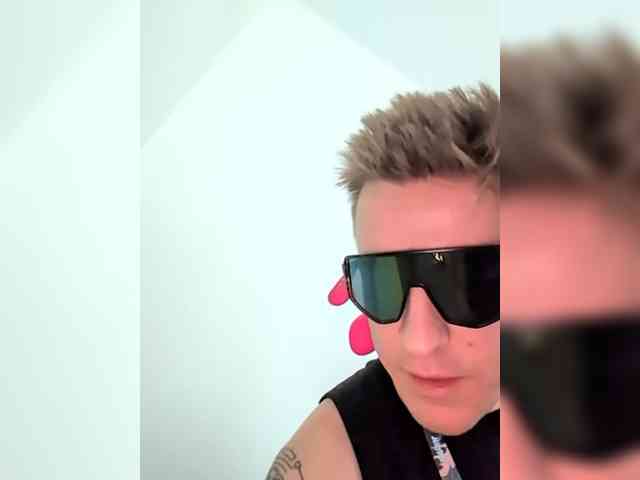 GroteskCouple webcam