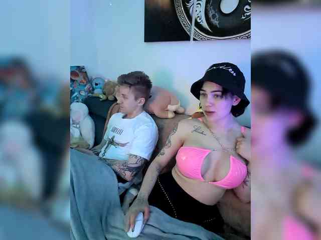 GroteskCouple webcam