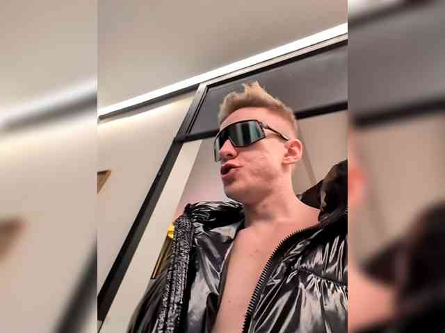 GroteskCouple webcam