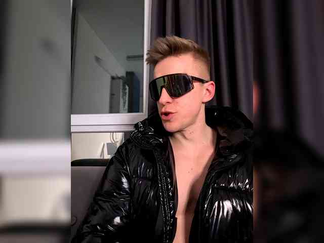 GroteskCouple webcam