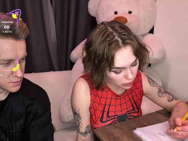 GroteskCouple webcam