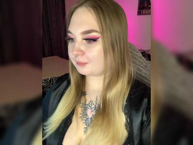 Discover Greeenfriends6969 from BongaCams