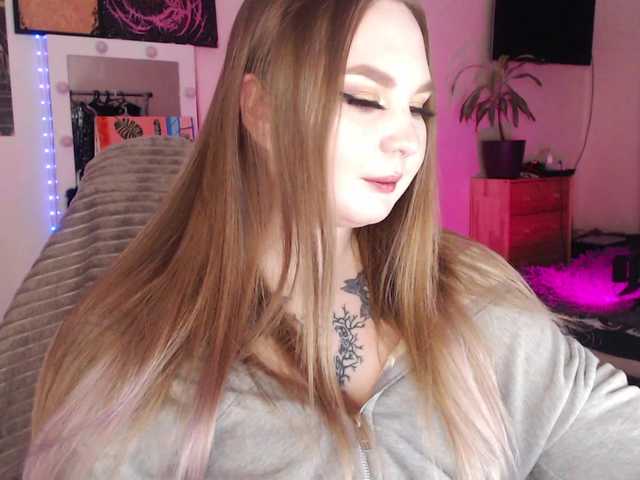 Greeenfriends6969's BongaCams show and profile