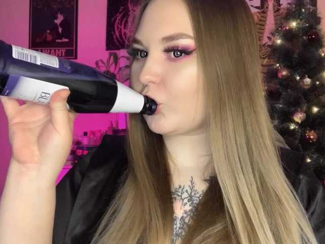 Greeenfriends6969's BongaCams show and profile