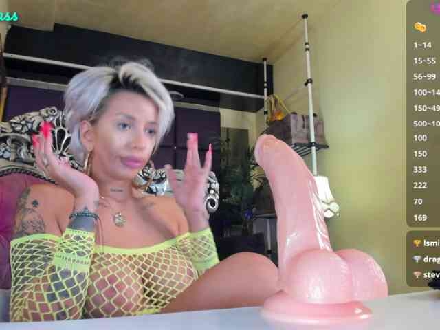 royalsquirt's webcam live show