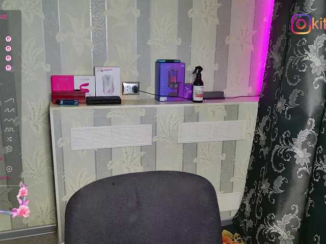 Kiti-Grey's BongaCams show and profile