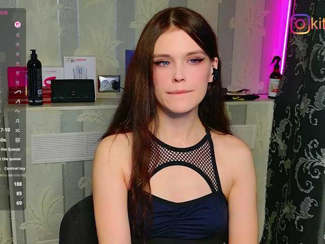 Kiti-Grey's BongaCams show and profile