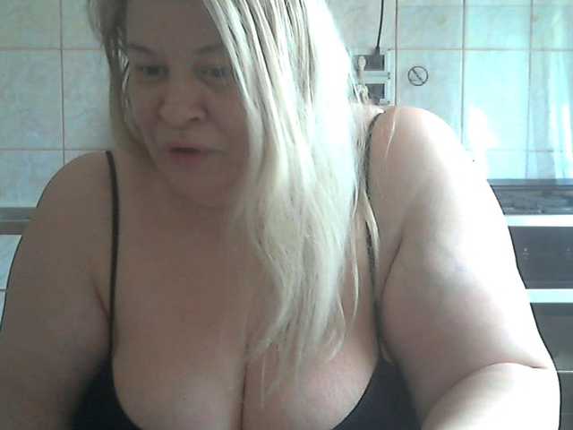 AriannaMilf's BongaCams show and profile