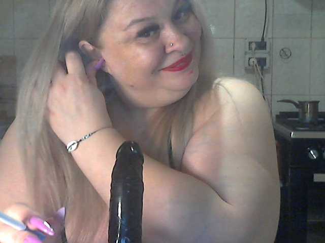 AriannaMilf's BongaCams show and profile