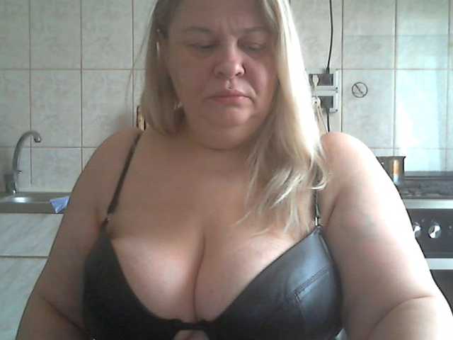 AriannaMilf's BongaCams show and profile