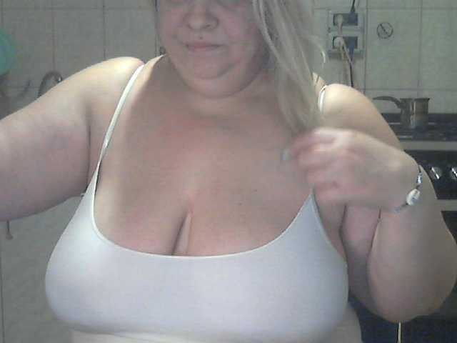 AriannaMilf's BongaCams show and profile