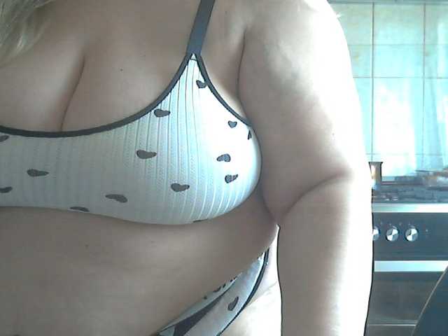 AriannaMilf's BongaCams show and profile