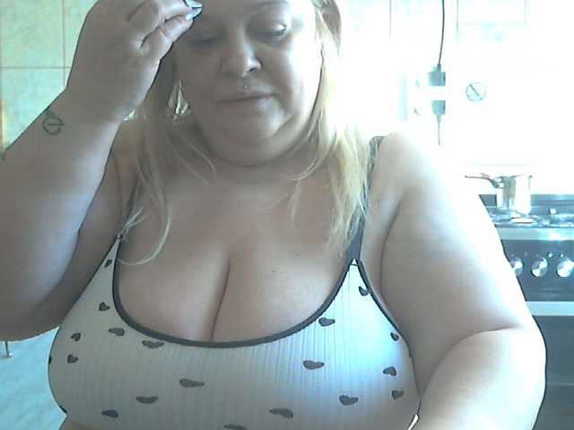 AriannaMilf's BongaCams show and profile