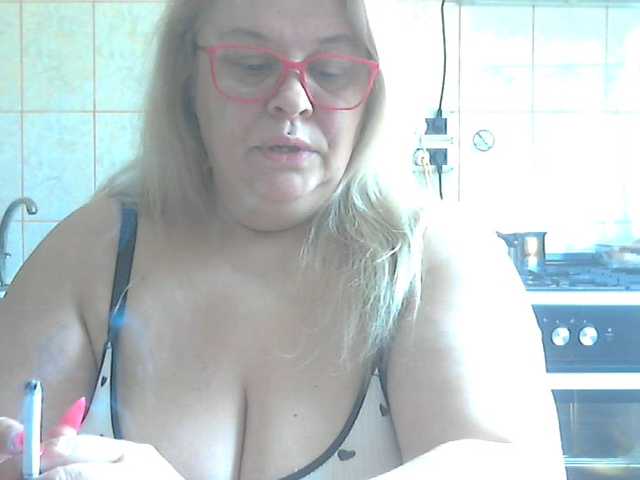 AriannaMilf's BongaCams show and profile