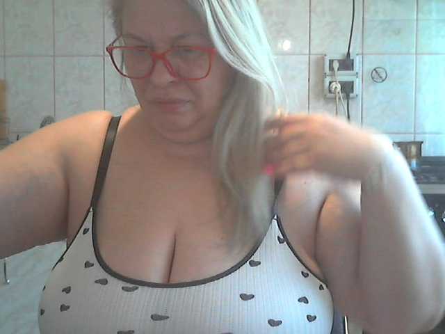 AriannaMilf's BongaCams show and profile