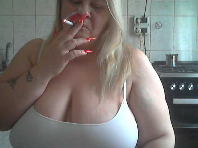 AriannaMilf's BongaCams show and profile